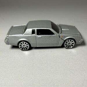 Hot Wheels 1987 Buick Grand National Die-Cast 1:64